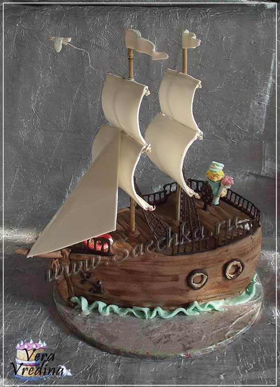 Необычный торт в виде корабля