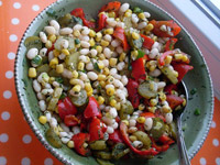 Салат «Разноцветный» с фасолью, перцами и огурцами