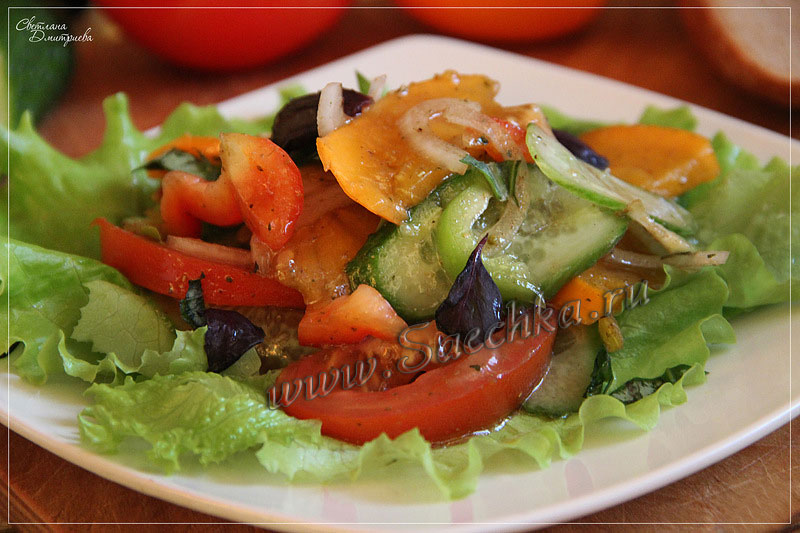 Овощной салат с хурмой