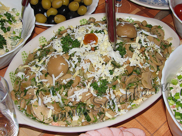 Салат из грибов с рисом