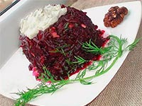 Салат со свёклой, орехами и сыром