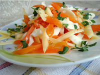 Диетический салат с морковью и сыром