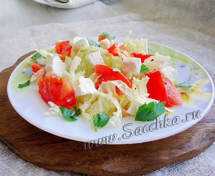 Салат овощной с рассольным сыром