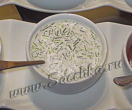 Острый соус со сметаной и зеленью