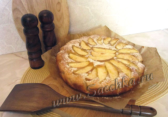 Пирог с яблоками из заливного дрожжевого теста