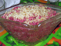 Постный салат из свёклы и чеснока с черносливом