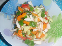 Салат овощной с кислицей лесной