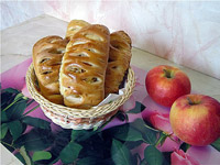 Пироги с яблоками и курагой