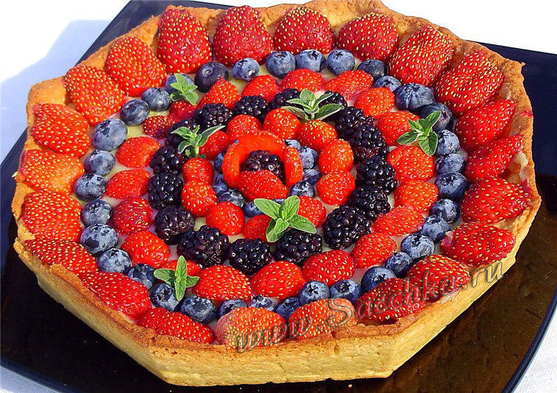 Песочный пирог с ягодами «Кростата»