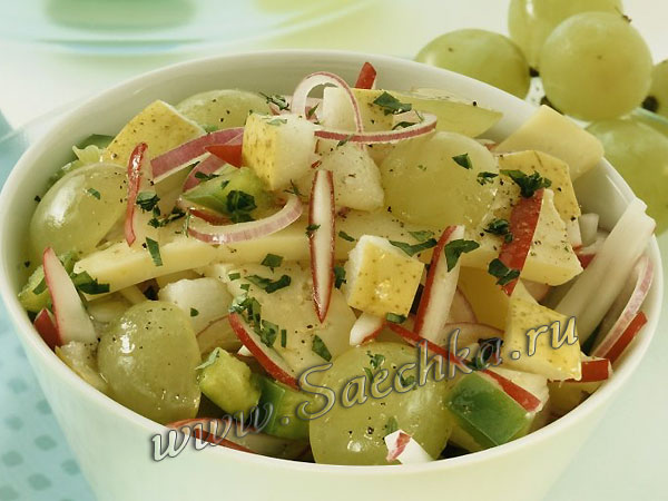 Фруктовый салат с грушами и сыром