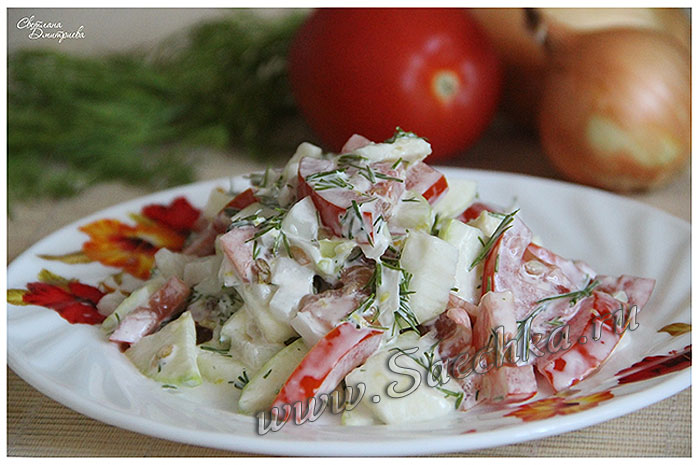 Салат из свежего кабачка с помидорами