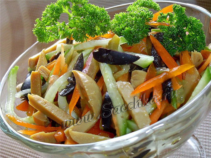 Турецкий салат из овощей с грибами